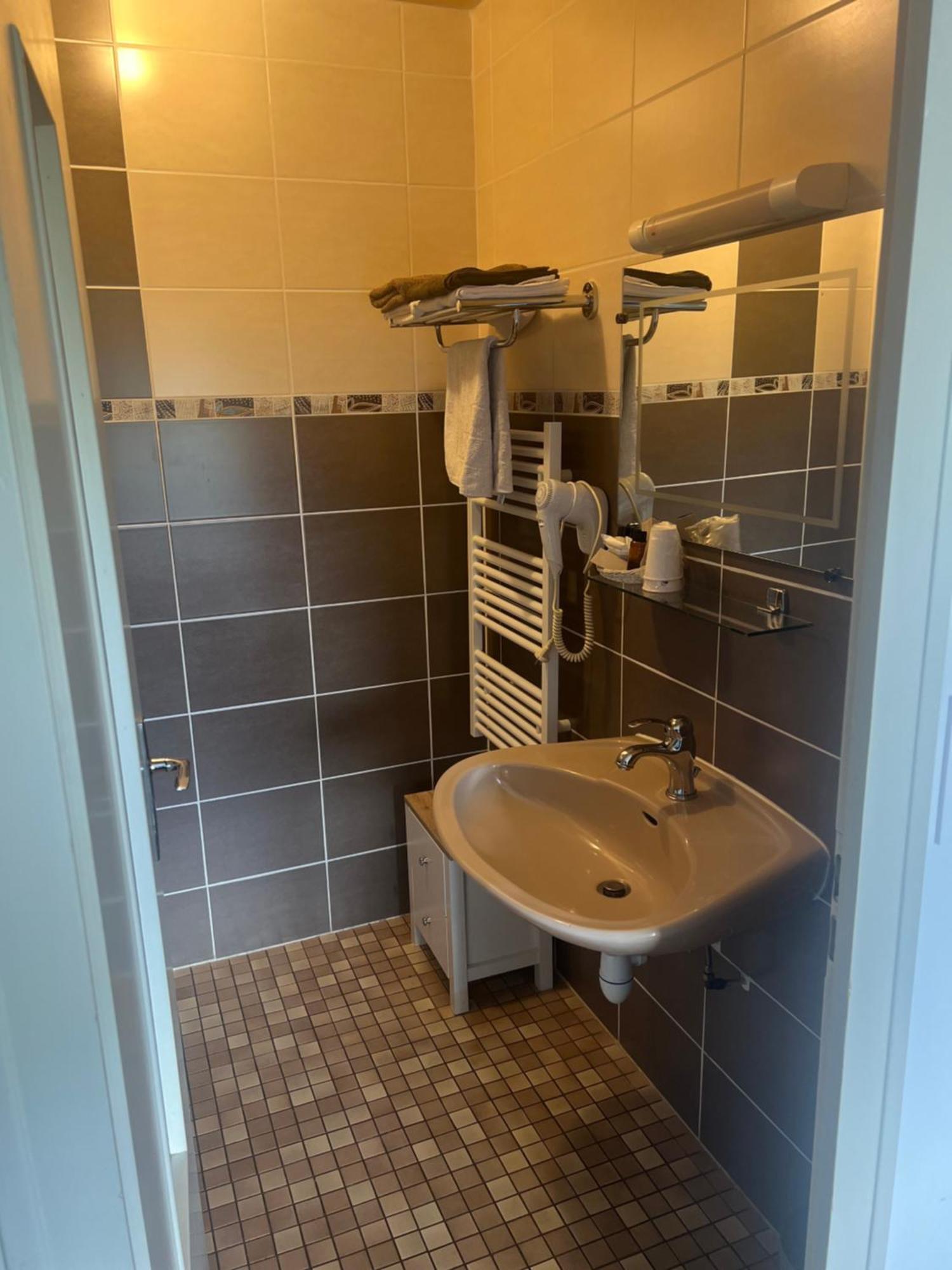 Hotel-Restaurant Le Sorgia Bellegarde-sur-Valserine ภายนอก รูปภาพ