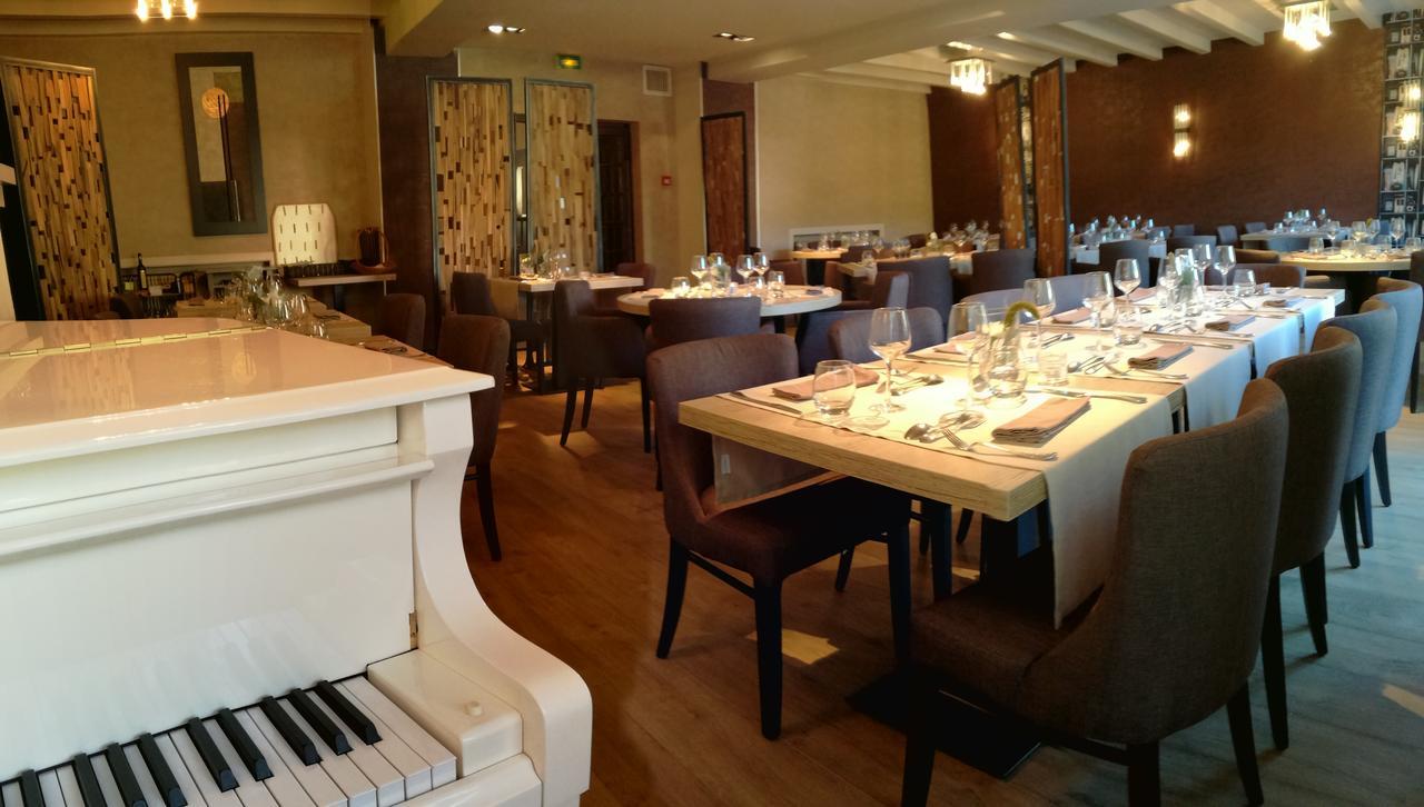 Hotel-Restaurant Le Sorgia Bellegarde-sur-Valserine ภายนอก รูปภาพ
